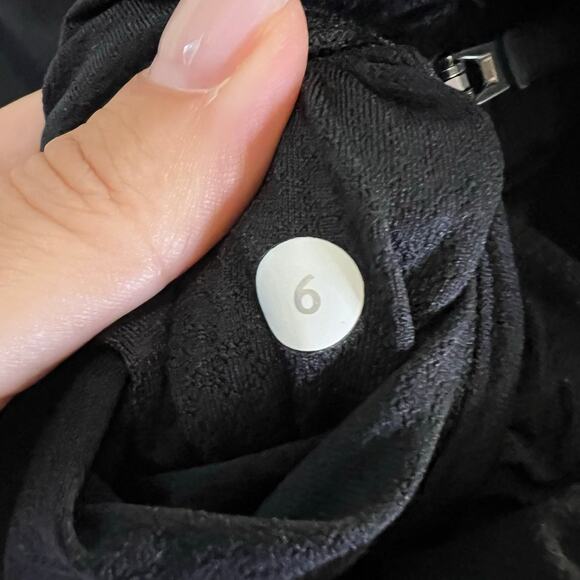 lululemon biking top womens black size 6 sleeveless - Picture 4 of 4